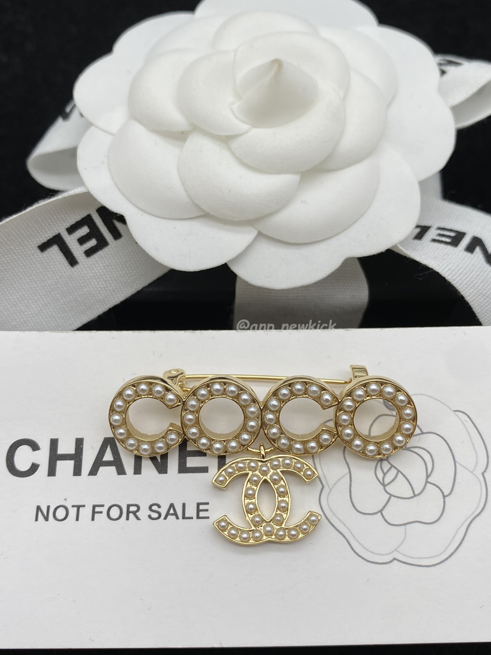 Chanel Glass Pearl Cc Gold Brooch (8) - www.newkick.vip